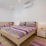Family-friendly With Swimming Pool Hvar - 22502 Apartamento