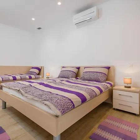 Family-friendly With Swimming Pool Hvar - 22502 アパート
