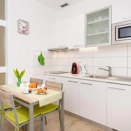 Apartment With A Swimming Pool Hvar - 22502