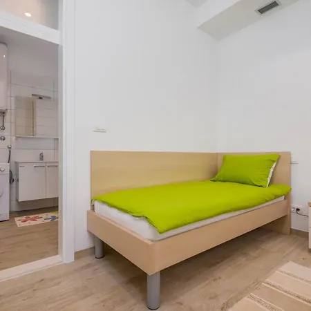 Apartment With A Swimming Pool Hvar - 22502