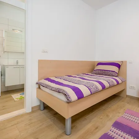 Apartment With A Swimming Pool Hvar - 22502