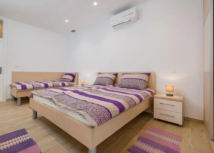 Family-friendly With Swimming Pool Hvar - 22502 Apartman