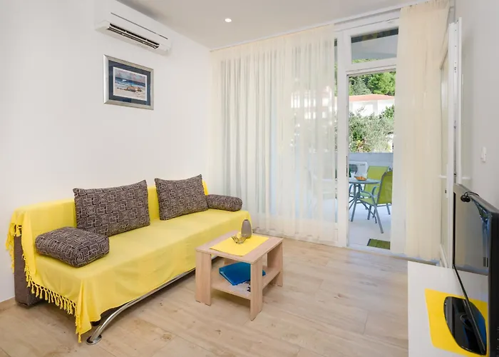 Family-friendly With Swimming Pool Hvar - 22502 Apartman *