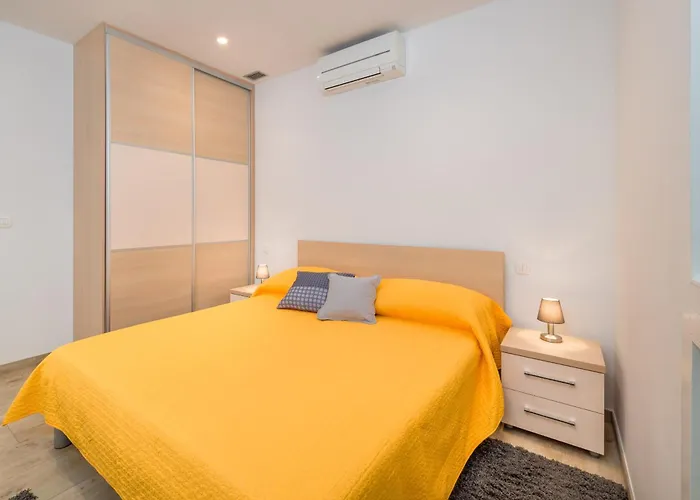 Family-friendly With Swimming Pool Hvar - 22502 Apartman *